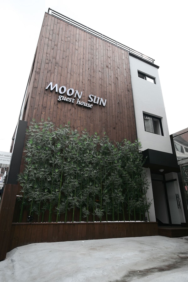 Exterior - Moon Sun Guesthouse (Seoul)