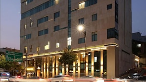 Front of property - evening/night - Hotel Foreheal (Seoul)