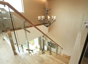 房內夾萬、書桌、隔音、免費 Wi-Fi