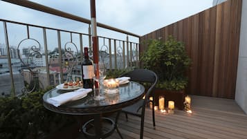 Terrace Suite, 2 Single Beds | ๋ฐ์ฝ๋