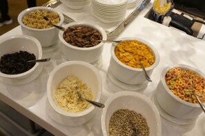 Café da manhã inglês todos os dias mediante uma taxa