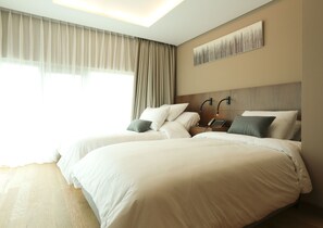 Suite Premier | Caja de seguridad en la habitación, escritorio y insonorización 