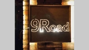A sign with the text "9 Road" illuminated by lights. - 9 Road - Hostel (Seoul)