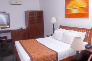Habitación doble estándar de uso individual, vista a la playa, frente al mar | Servicios de la habitación