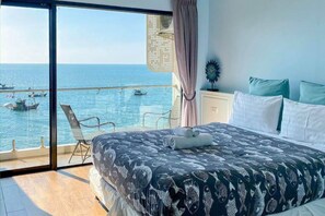 Habitación, vistas al mar | Escritorio, cortinas opacas, tabla de planchar con plancha y wifi gratis