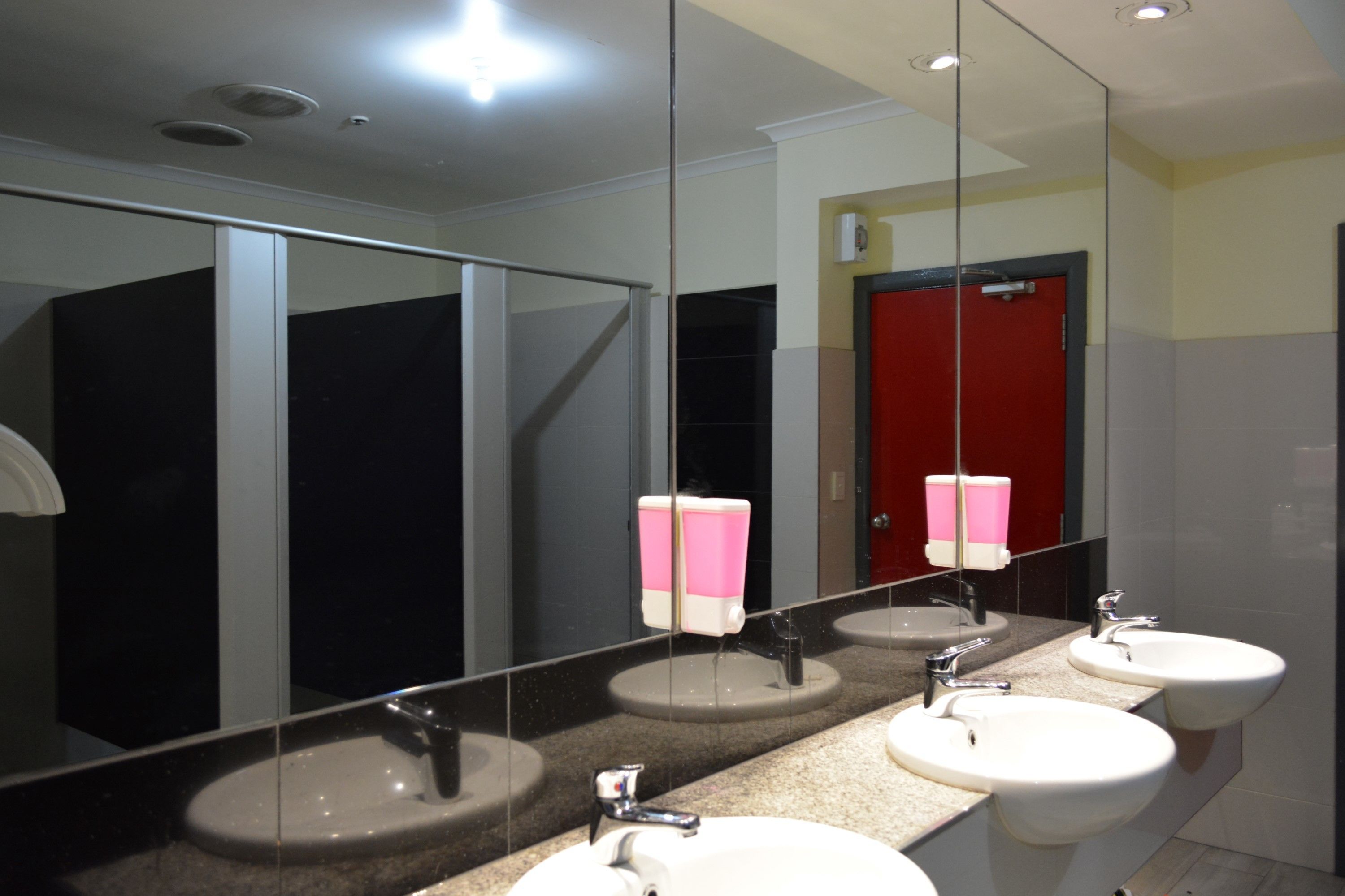 Photo - Elizabeth Hostel