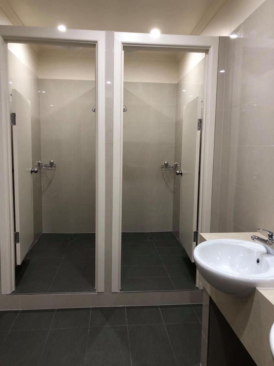 Shower, towels