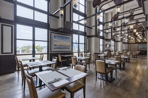 2 Restaurants, Frühstück, Mittagessen, Abendessen, italienische Küche