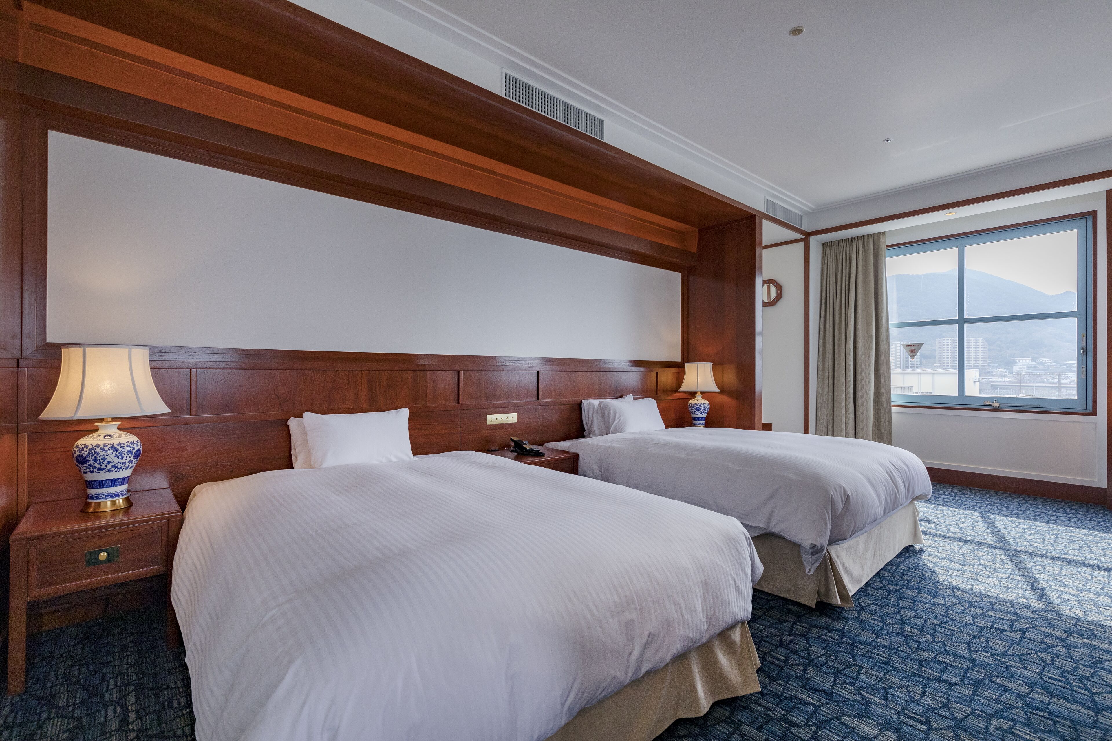 1 bedroom, premium bedding, desk, blackout curtains