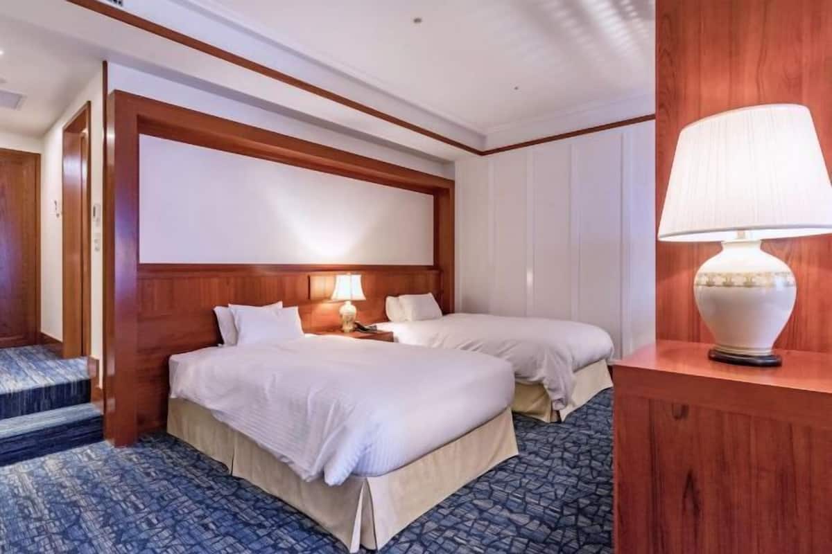 1 quarto, roupas de cama premium, escrivaninha, cortinas blackout