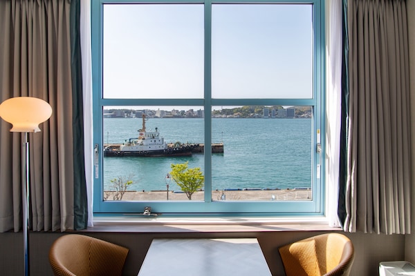 1 bedroom, premium bedding, desk, blackout drapes