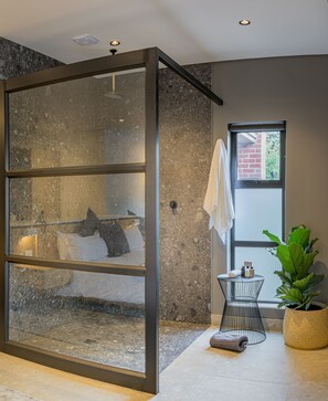 Suíte lua de mel (Double) | Roupas de cama premium, frigobar, cofres nos quartos