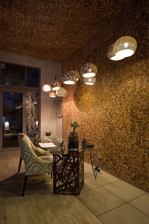 Concierge desk