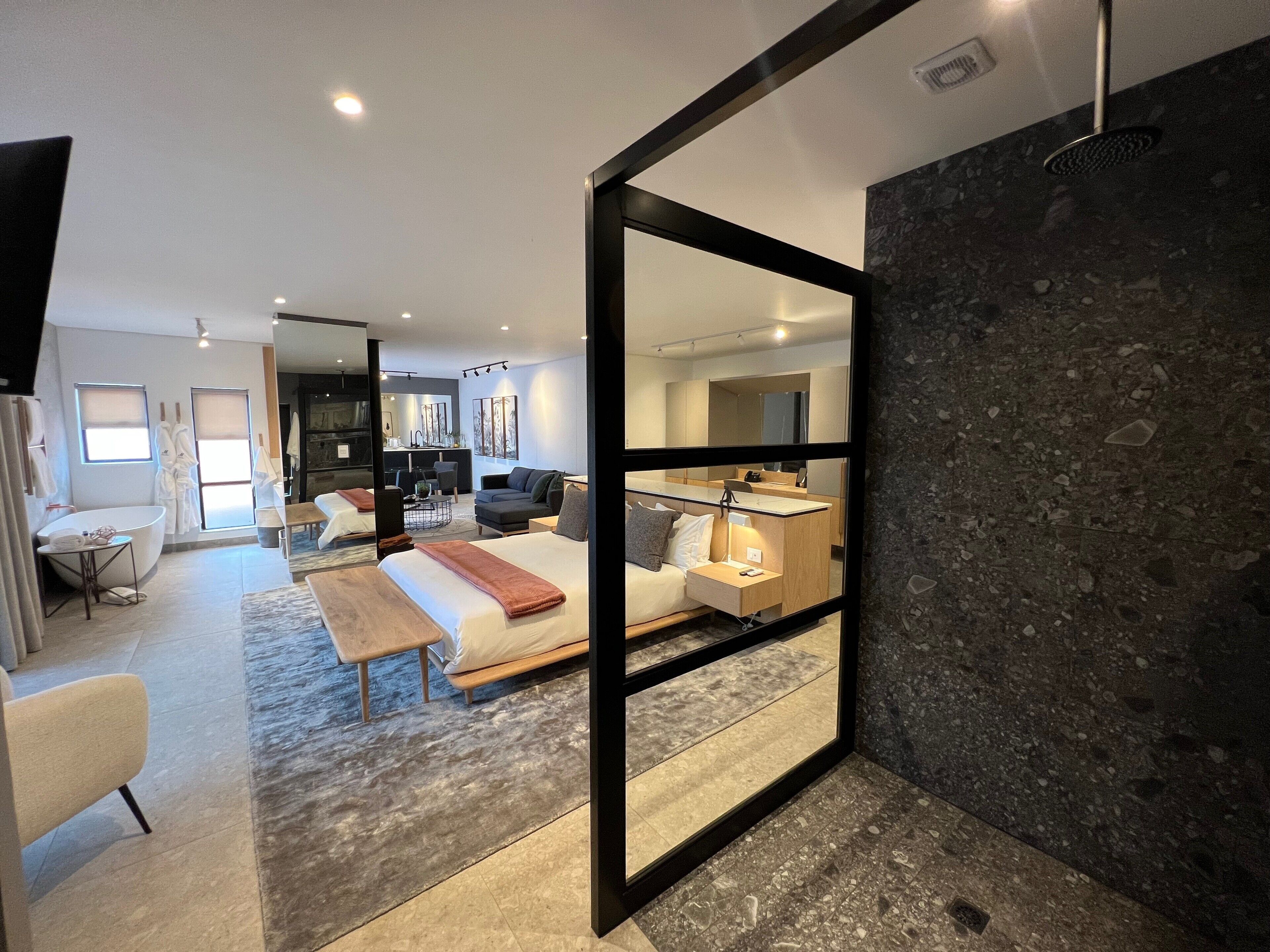 honeymoon suite (double) | premium bedding, minibar, in-room safe, iron/ironing board