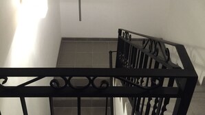 A staircase with a handrail, a wall-mounted sign with motivational phrases, and a window. - Incheon Airport Happy Place Guesthouse (Incheon)