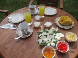Café da manhã continental todos os dias mediante uma taxa