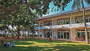 Front of property - Raja Beach Hotel (Balapitiya)