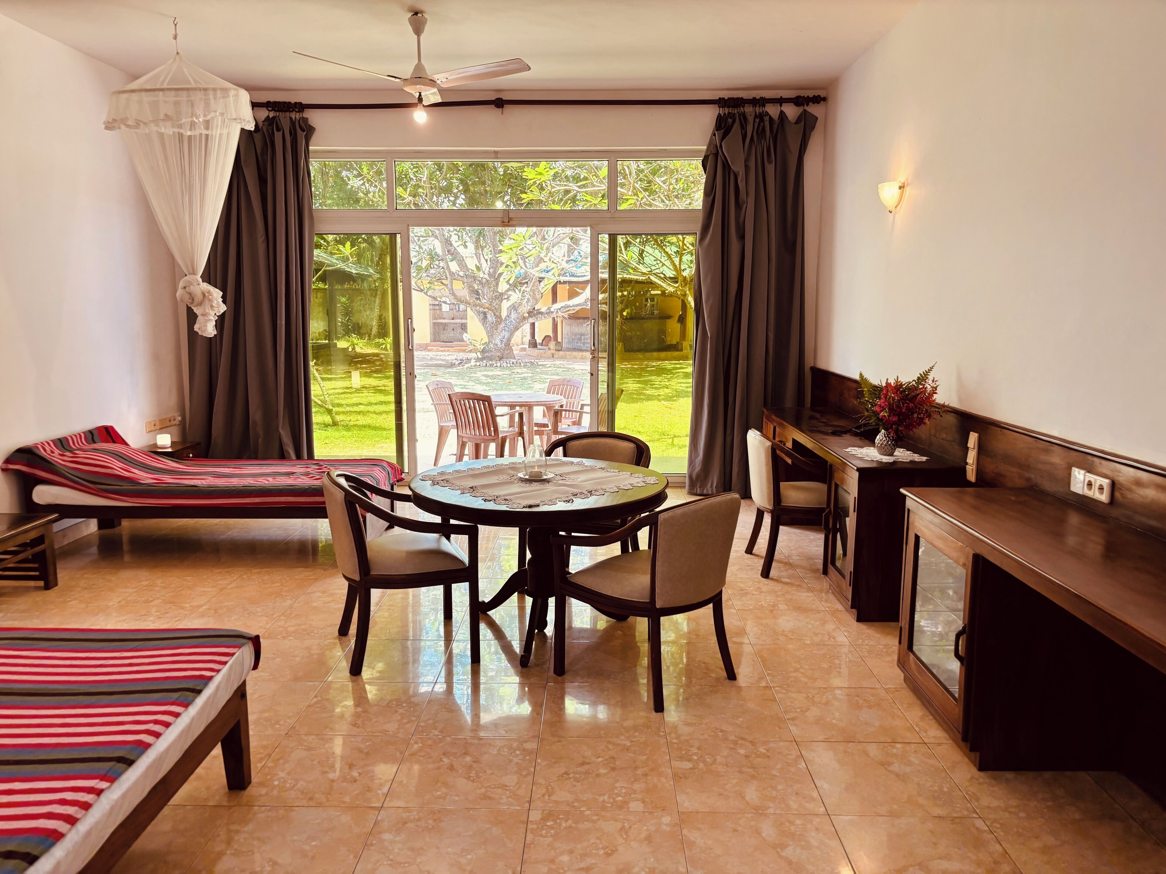 ستائر تعتيم وأسرّة أطفال/رضّع وواي فاي مجانًا وملاءات أسرّة