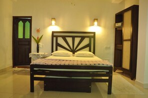 Minibar, rollaway beds, free WiFi