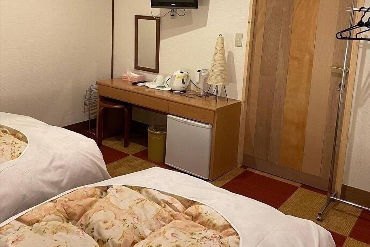 雙床房 (Main Building) | 浴室 | 淋浴設備、免費盥洗用品、拖鞋、毛巾