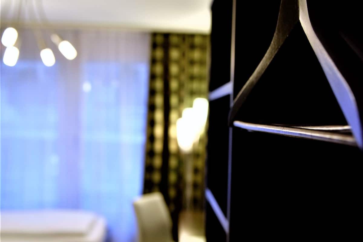 twin room, 1 bedroom, garden view | in-room safe, desk, free wifi, bed sheets