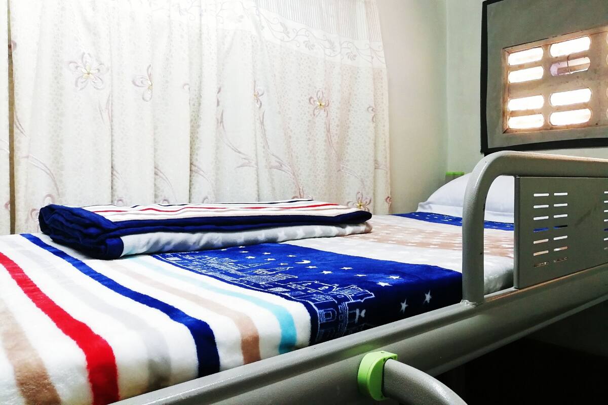 Bunk Bed Room with Shared Bathroom | Desk, soundproofing, free WiFi