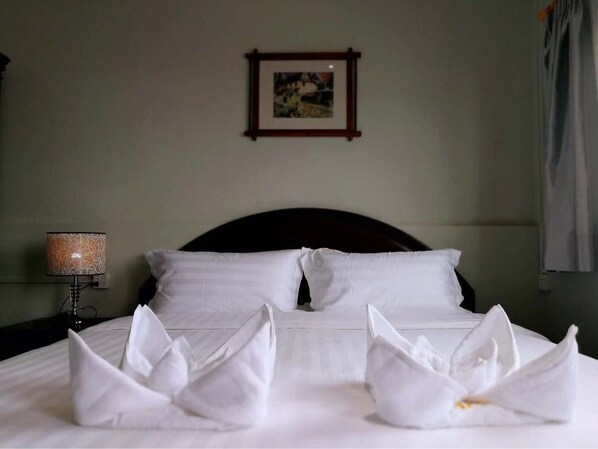 Desk, soundproofing, free WiFi - Central Vienna Hotel - Hostel (Vientiane)
