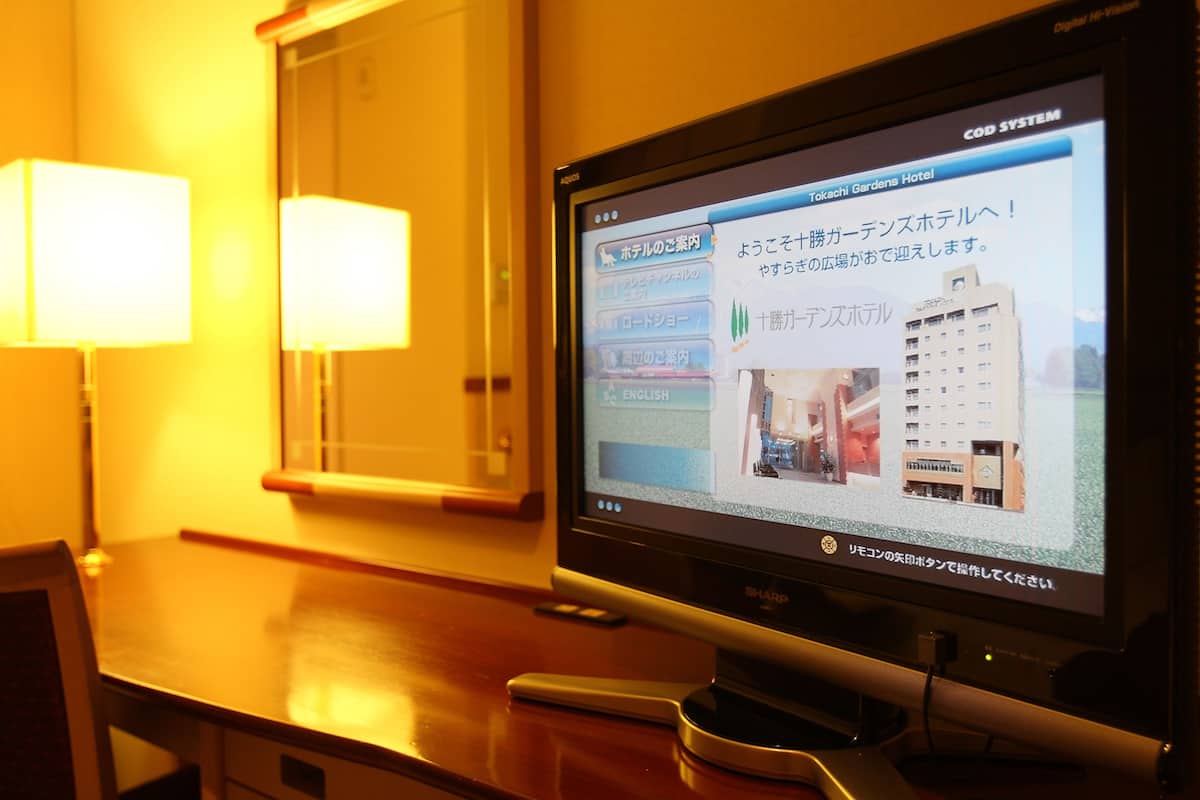 Bàn, truy cập Internet không dây miễn phí, bộ trải giường