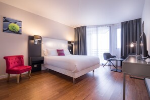 Superior-Studio | Hochwertige Bettwaren, Schreibtisch, schallisolierte Zimmer