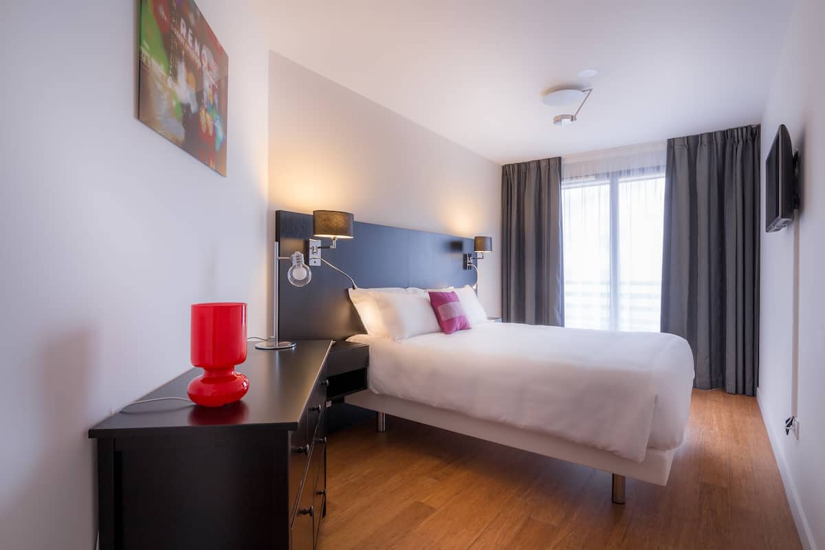 Phòng Suite Junior | Bộ đồ giường cao cấp, bàn, phòng cách âm