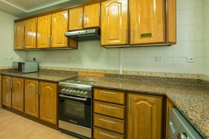 Luxury Apartment, 2 Bedrooms, Kitchen | Private kitchenette | Fridge, microwave, coffee/tea maker