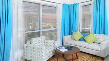 Luxury Apartment, 2 Bedrooms, Kitchen | Living room | Flat-screen TV, fireplace