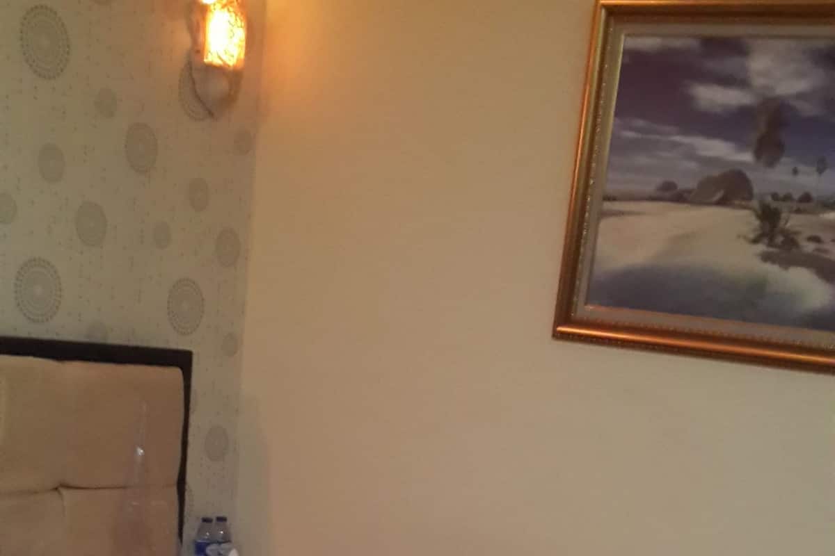 Deluxe Room, 1 Queen Bed | In-room safe, desk, blackout curtains, free WiFi