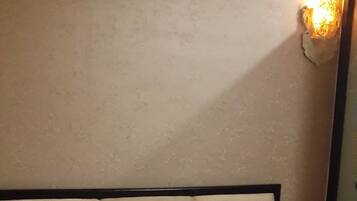 Standard Room, 1 Queen Bed | In-room safe, desk, blackout curtains, free WiFi