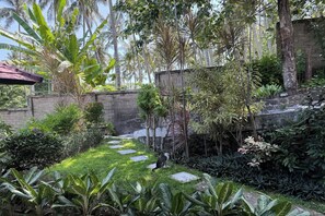 Kamar Deluks, pemandangan kolam renang | Pemandangan taman