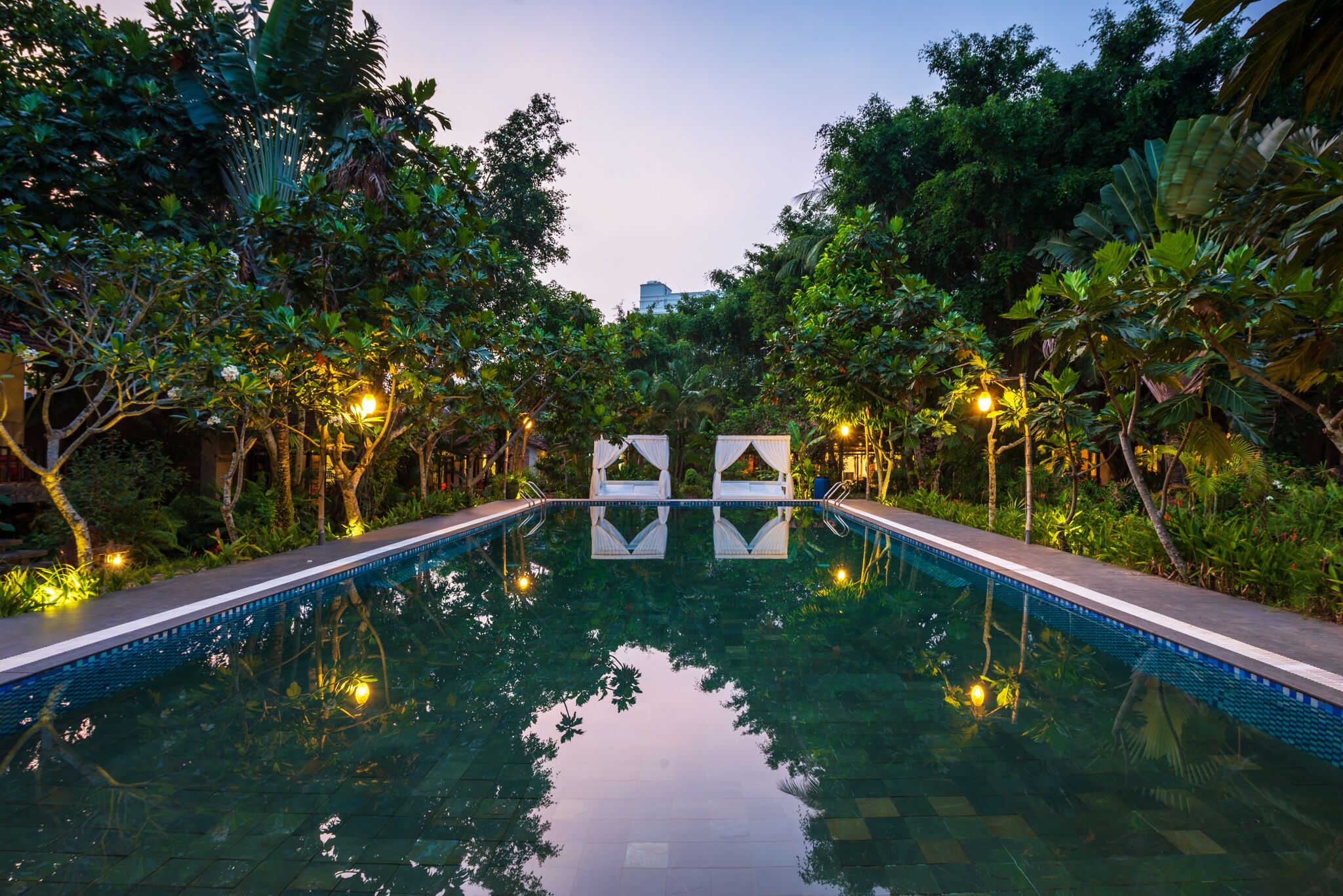 Outdoor pool, free pool cabanas, pool umbrellas