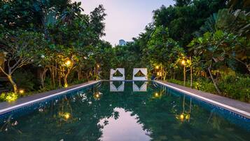 Outdoor pool, free pool cabanas, pool umbrellas