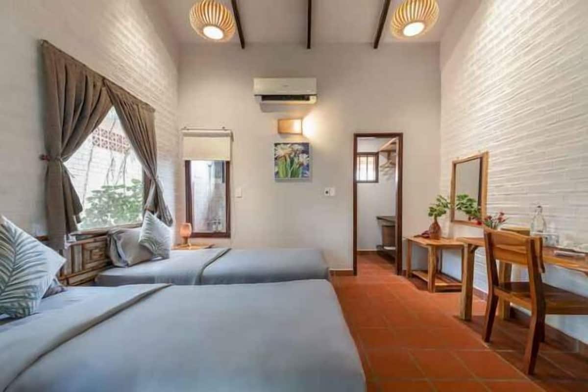 Minibar, két bảo mật tại phòng, bàn 