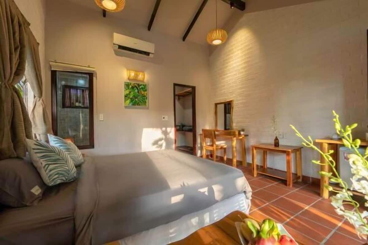 Minibar, két bảo mật tại phòng, bàn 