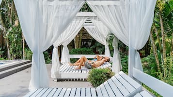 Outdoor pool, pool umbrellas, sun loungers