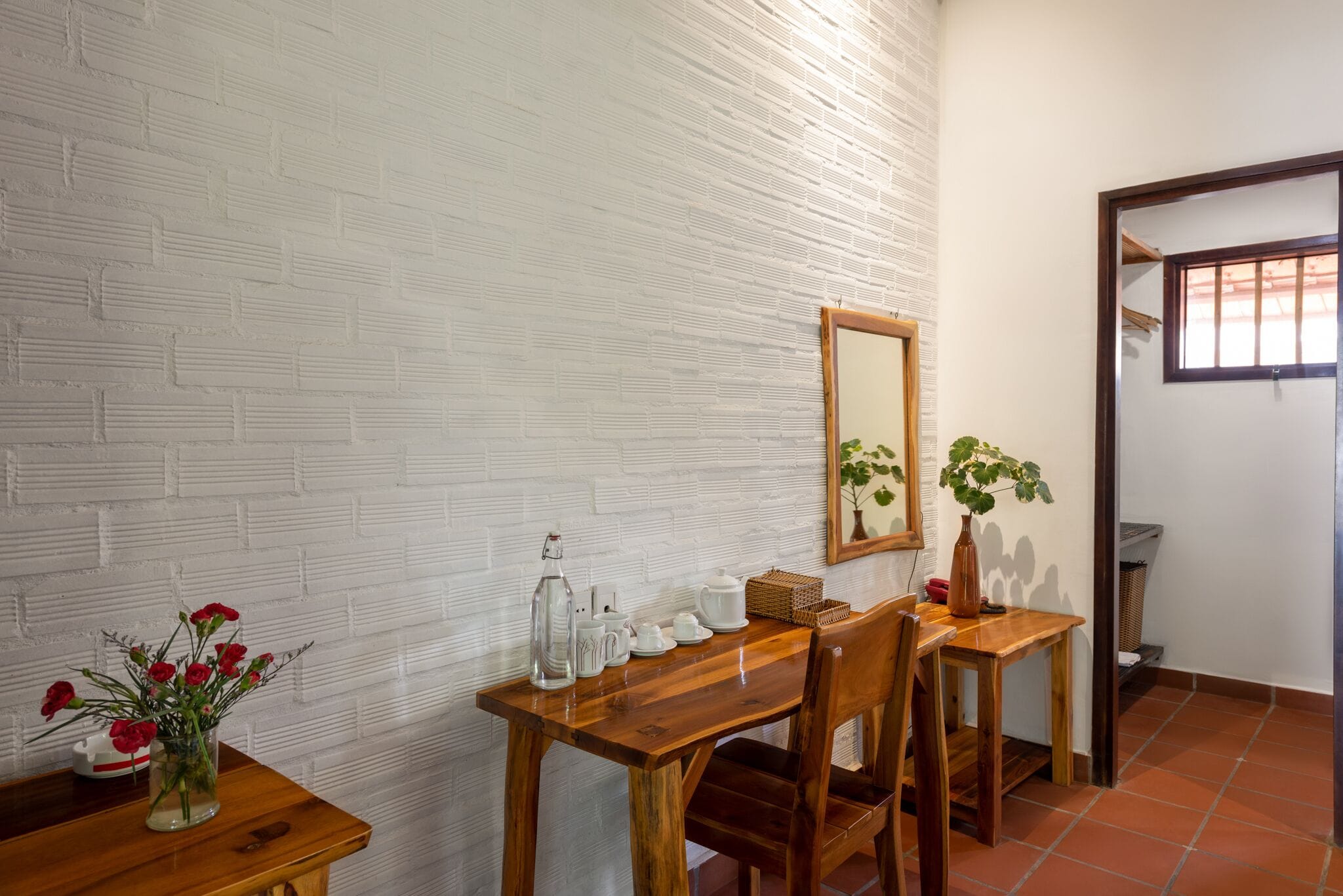 deluxe double room, garden view | minibar, in-room safe, desk, free wifi