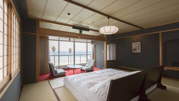 Memory-foam beds, in-room safe, desk, blackout curtains