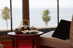 Memory-foam beds, in-room safe, desk, blackout curtains - Wakamatsu Chita Hot Spring Resort  (Minamichita)