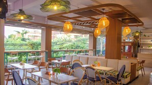 朝食 (ビュッフェ)、毎日提供 (有料)
