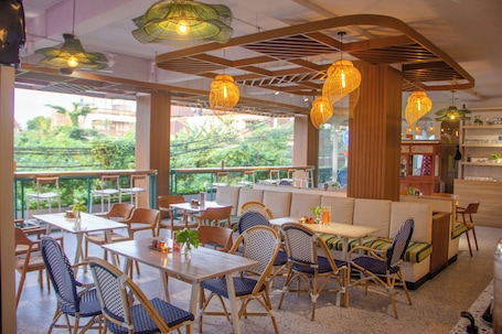 Daily buffet breakfast for a fee. Koa D'Surfer Hotel