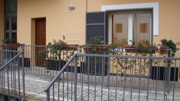 Studio | Terrace/patio