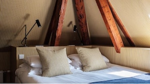 The Comfy One | Premium bedding, in-room safe, desk, iron/ironing board