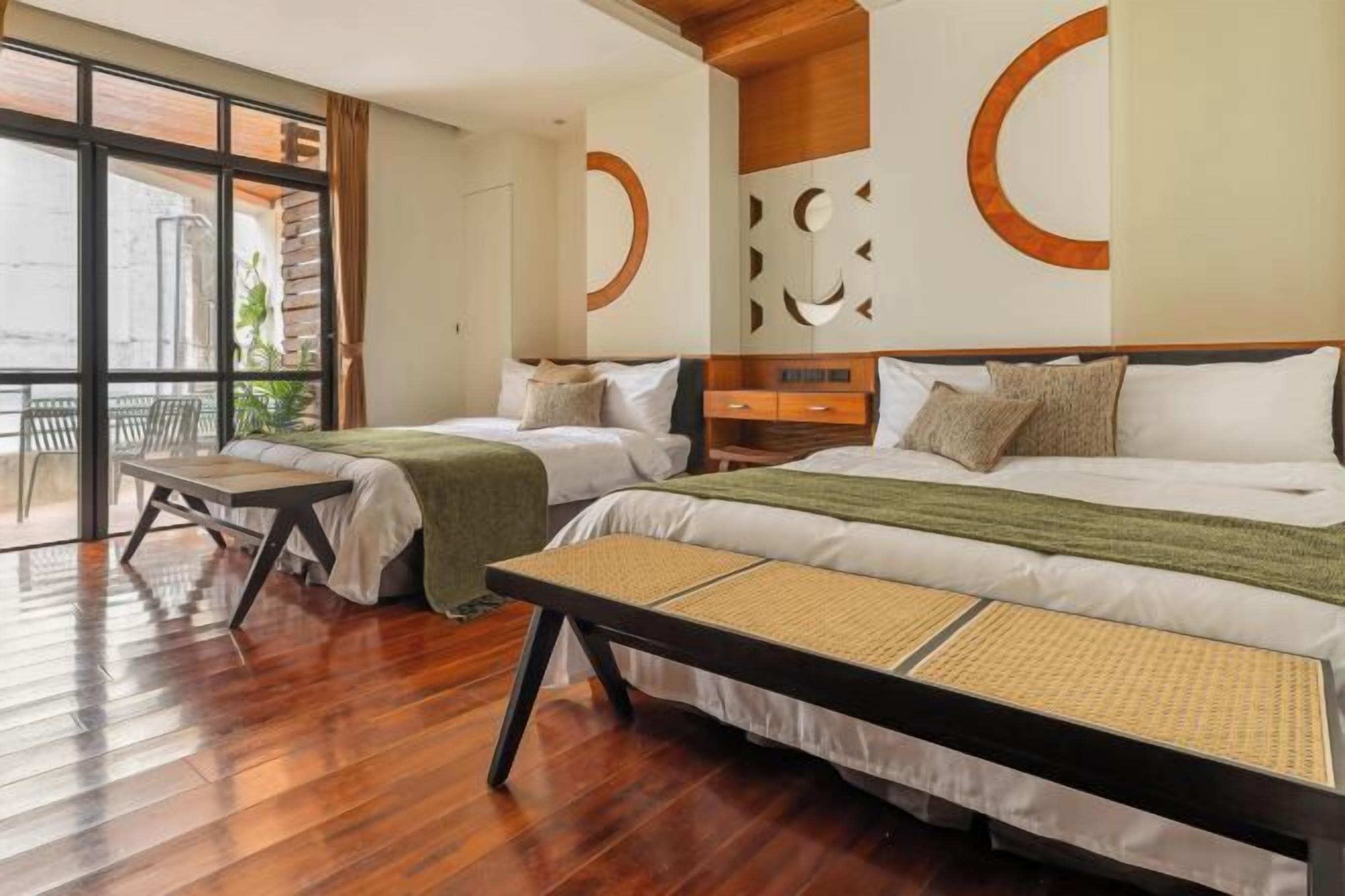 Blackout drapes, free WiFi, bed sheets