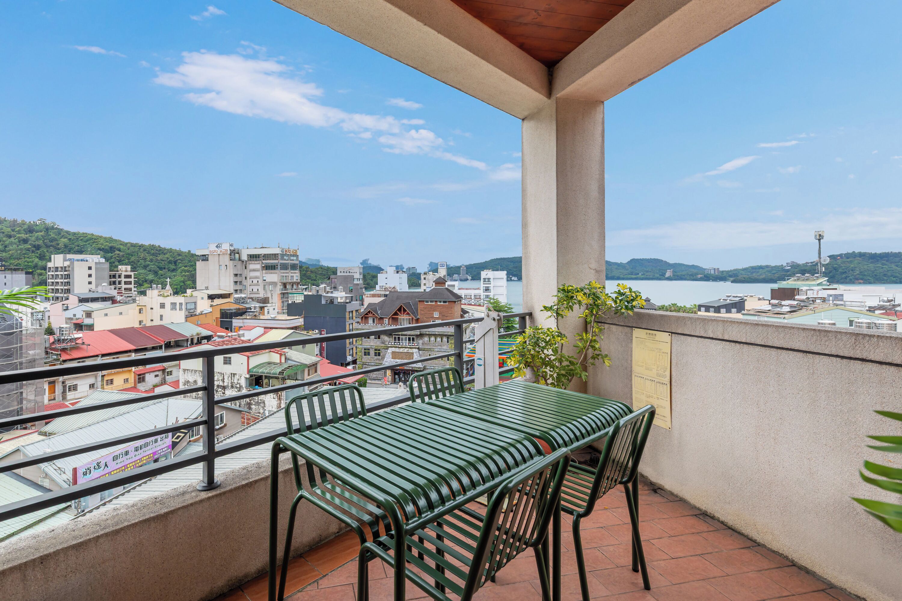 Quadruple room with lake view | Balcony