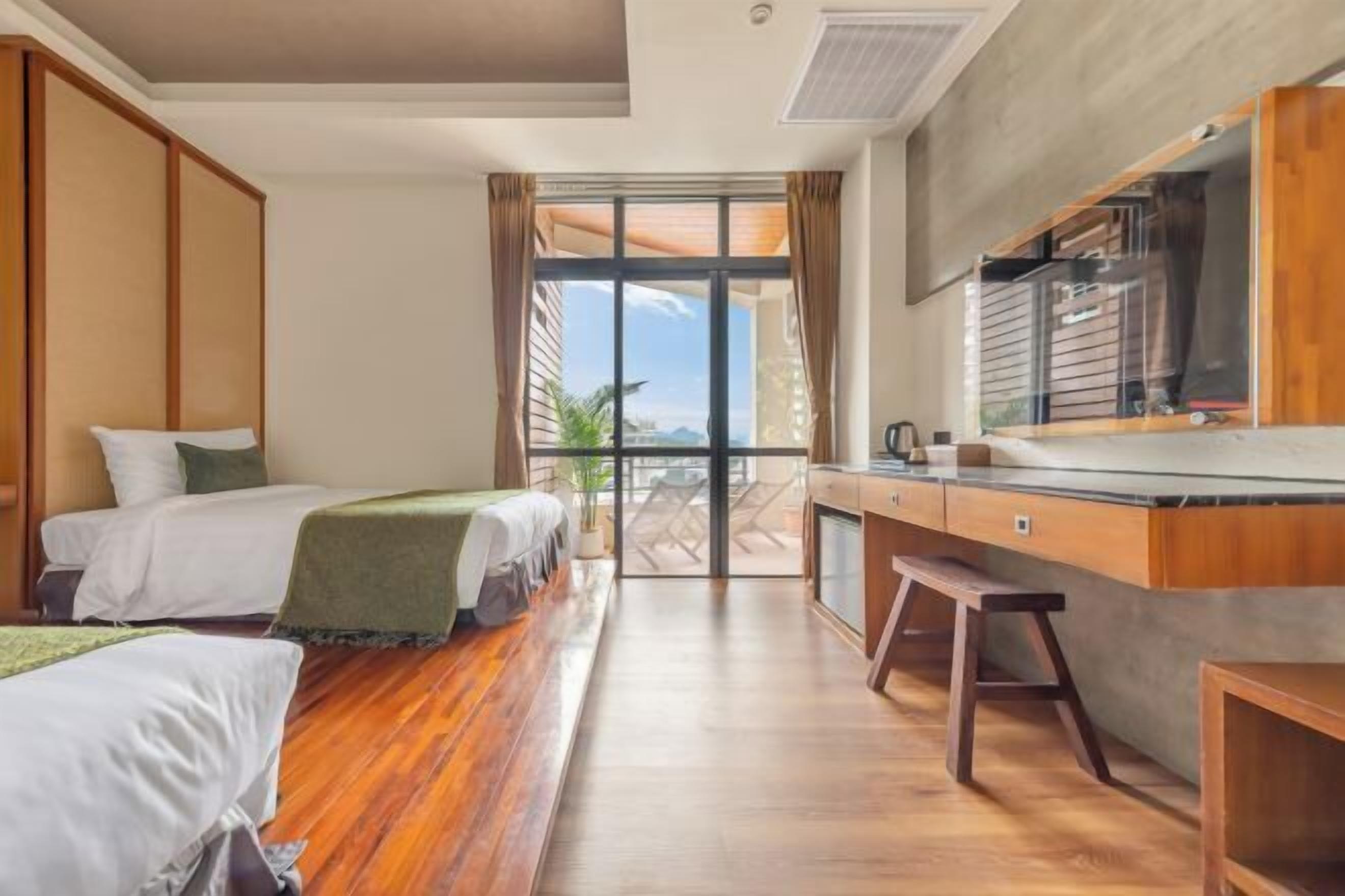 Blackout drapes, free WiFi, bed sheets